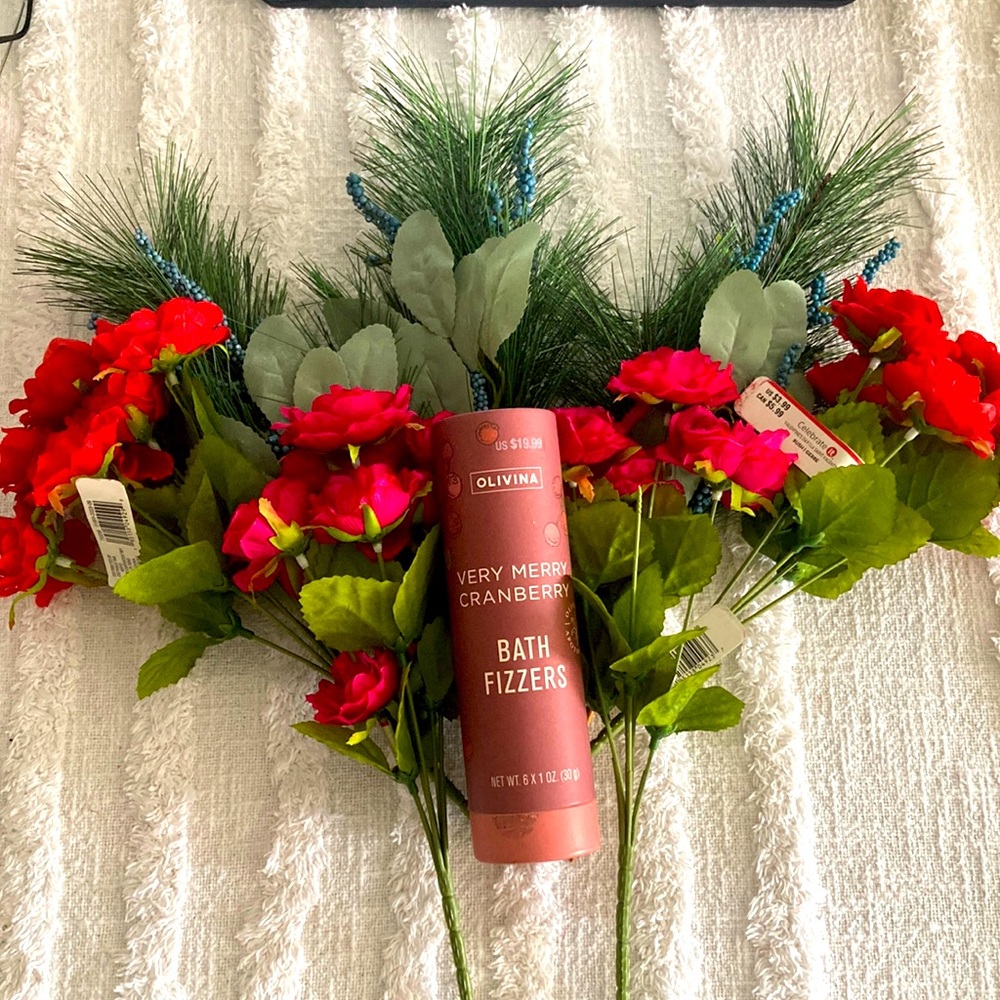 Brand new Fake flowers with a bath bomb